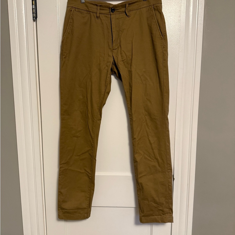 Goodfellow & Co khakis . 34x34 , barely worn